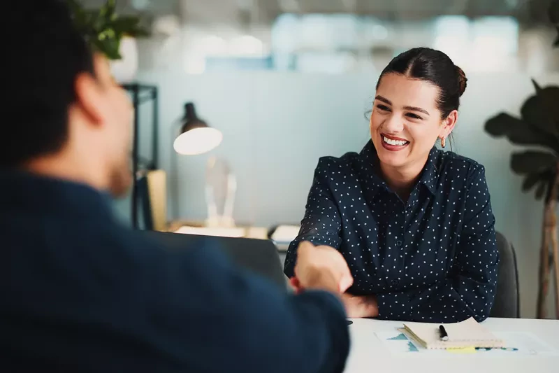 employée et recruteur